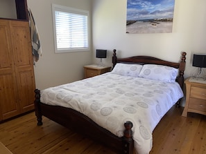 Main bedroom with a queen bed.