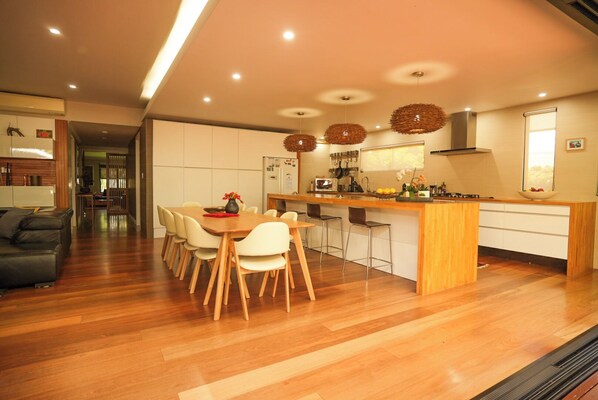Kitchen, Dinning and Living Area