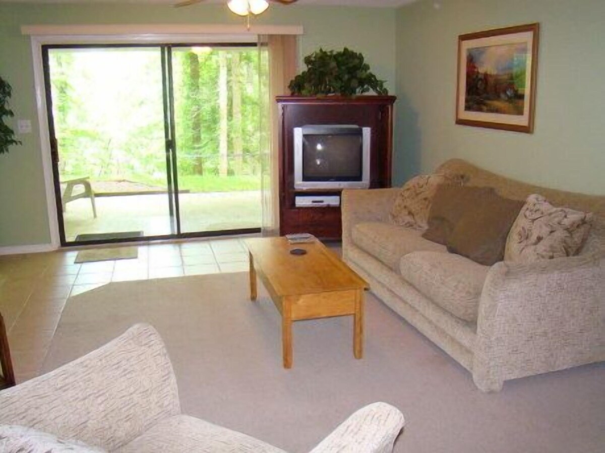 Abundant Peace; Lakefront House with Dock, Canoe, Kayaks and WiFi Internet