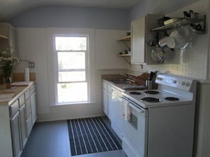 Fully equipped kitchen