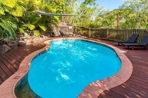 Complex shared pool 