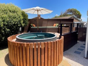 Outdoor spa tub