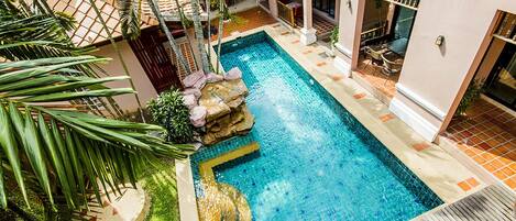10  BR Pratamnak villa with pool