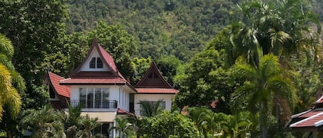 Lavender 4 bedroom ocean view villa 