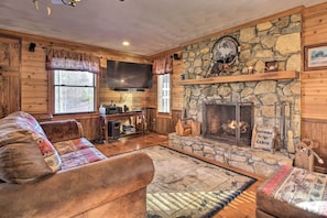 Cabin 1 | Living Room | Gas Fireplace | Flat-Screen TV