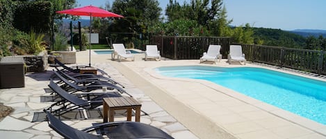 Piscine et petit bassin communs du Domaine de L' Amourie