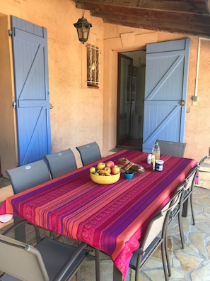 Dining area by kitchen