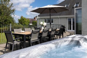 Luxury Cottage, Hot Tub, Sea Views