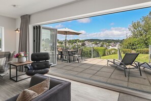 Luxury Cottage, Hot Tub, Sea Views