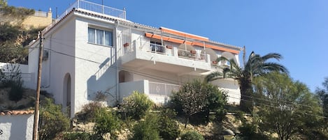 Frontal view villa