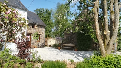 Schönes charmantes Ferienhaus in der Bretagne und einem privaten beheizten Holz-Whirlpool 