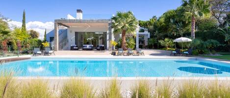 Charming 5 Bedroom Villa with Pool in Vale do Lobo  - J151 - 1