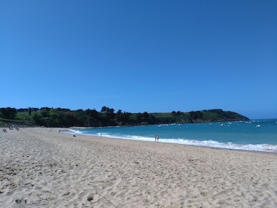 CASA CON JARDÍN A 300 M DE UNA MAGNIFICA PLAYA DE ARENA FINA