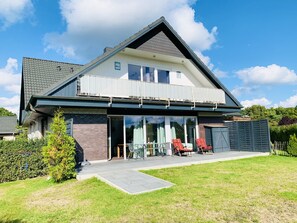 Erdgeschosswohnung vom Garten aus gesehen