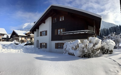 Terraza sur para su propio uso, pista de esquí de fondo justo al lado del apartamento