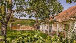 Großer Garten, Süd/West-Seite mit überdachter Terrasse