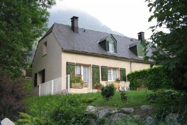 Vue du chalet au printemps