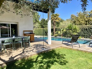 jardin et terrasse couverte