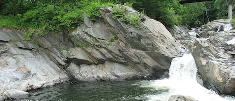 Private Swimming Hole & Waterfall only 500 feet from the house