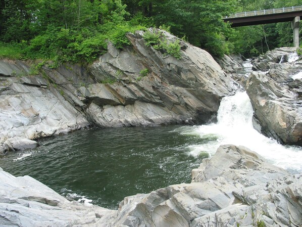 Private Swimming Hole & Waterfall only 500 feet from the house