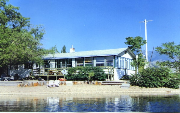 Waterfront Lodge 