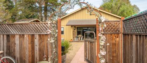 Welcome to the "Boarder's Lounge" at Ross Creek Ranch!