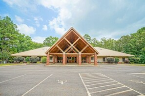 Drive thru porte-cochere and parking