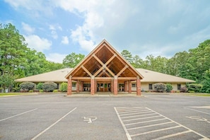 Drive thru porte-cochere and parking