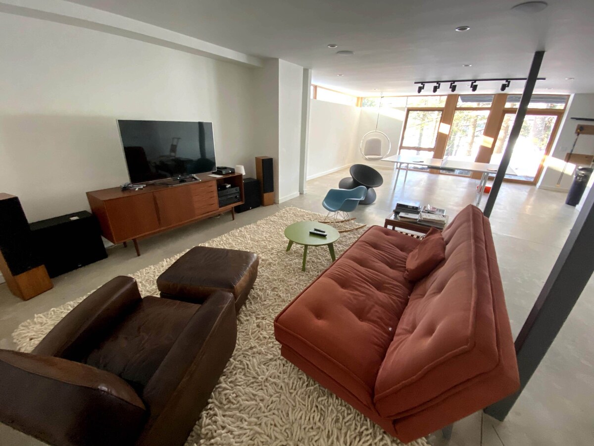 Modern masterpiece on Squam featured in Dwell and Boston Magazine