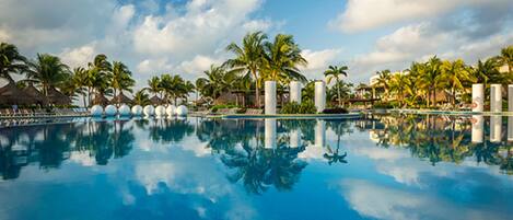 Mayan Palace Pool