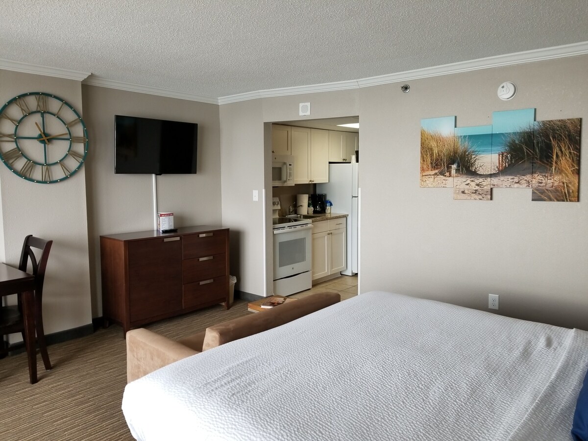 OCEANFRONT ! OCEANFRONT ! STUDIO APT W/ TERRACE, ROMANTIC GETAWAY !! KING BED!!