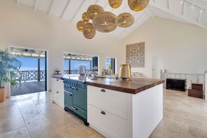 A kitchen island for extensive cooking