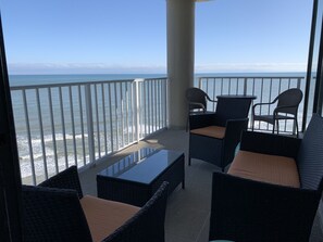 Balcony to enjoy wonderful ocean breeze!