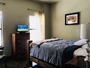 Each bedroom has a Queen bed, its own bathroom, & tv.