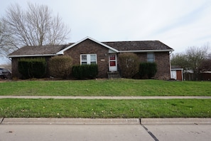 FURNISHED Ranch Home w/2 kitchens for guests sharing house but desires PRIVACY.