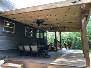 Outdoor seating for 6