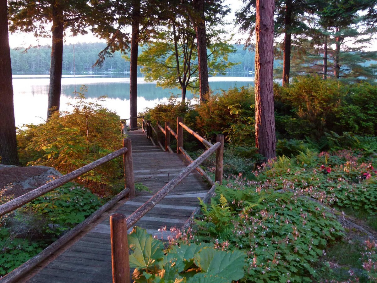 Lakefront Classic Maine Cottage, Private, for Families ,5 Br, On Quiet Lake