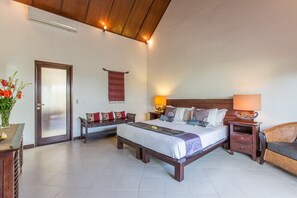 2Bed Villa 350meters to KuDeTa,Seminyak;