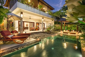 2Bed Villa 350meters to KuDeTa,Seminyak;