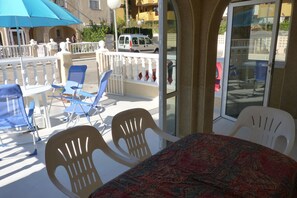 veranda (with possibility to open doors fully to the front terrace