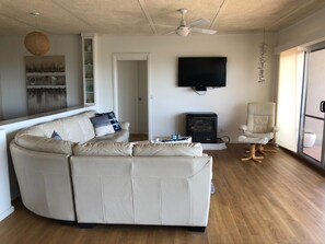 Lounge, gas log fire
TV: aerial, DVD, HDMI cord available
DVD's in coffee table