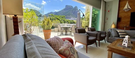 Sala com vista para Pedra da Gávea 