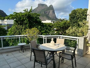 Varandão vista pedra da Gávea 