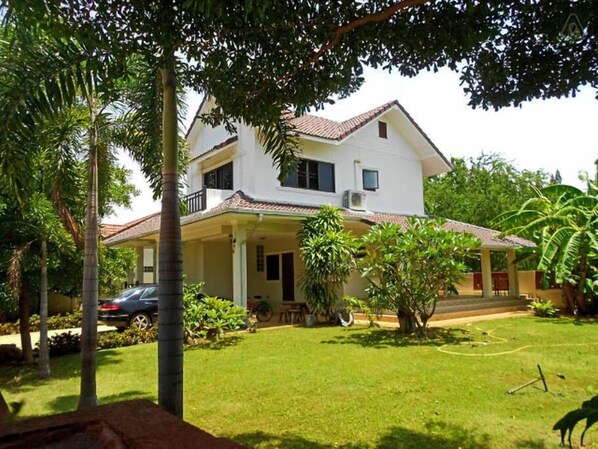 House and land size is 600 Square meter. 