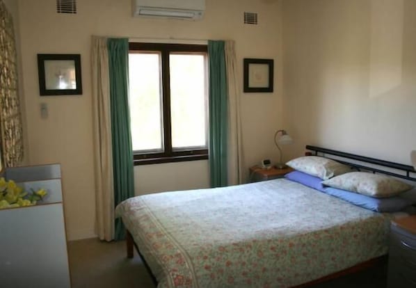 2 min walk to UWA close to CBD (6)