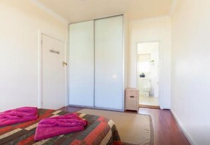 2 min walk to UWA close to CBD (7)