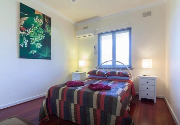 2 min walk to UWA close to CBD (7)