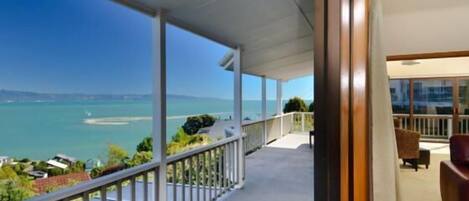 Sunseeker - Nelson Waterfront Holiday Home