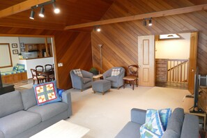 Upper Lounge  - plenty of seating the chat while watching activity on the lake