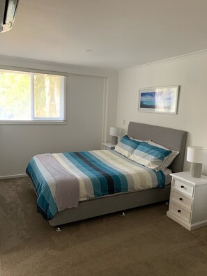 Downstairs Bedroom - Queen Bed